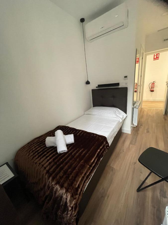 Hostal Arenal มาดริด ภายนอก รูปภาพ