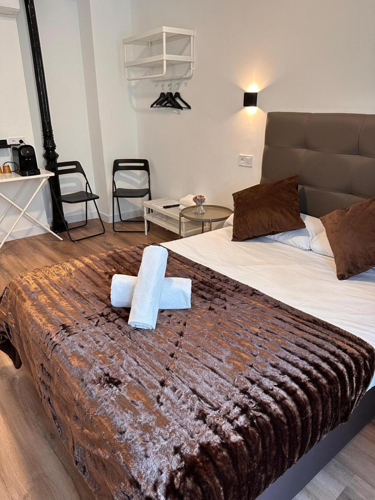 Hostal Arenal มาดริด ภายนอก รูปภาพ