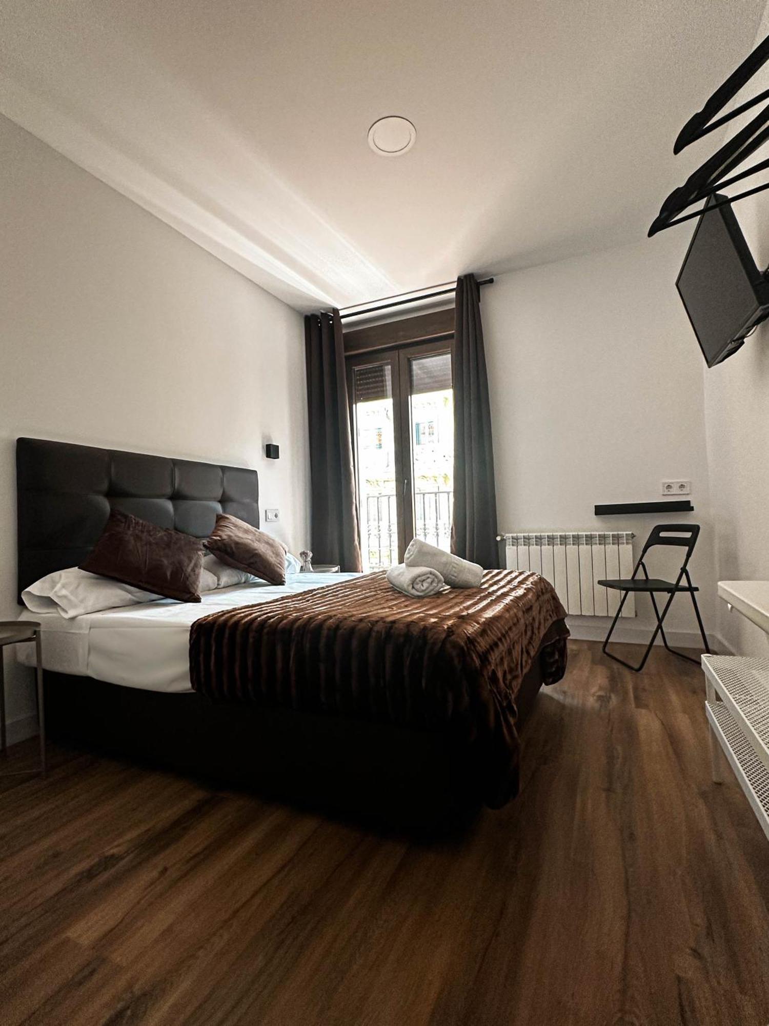 Hostal Arenal มาดริด ภายนอก รูปภาพ