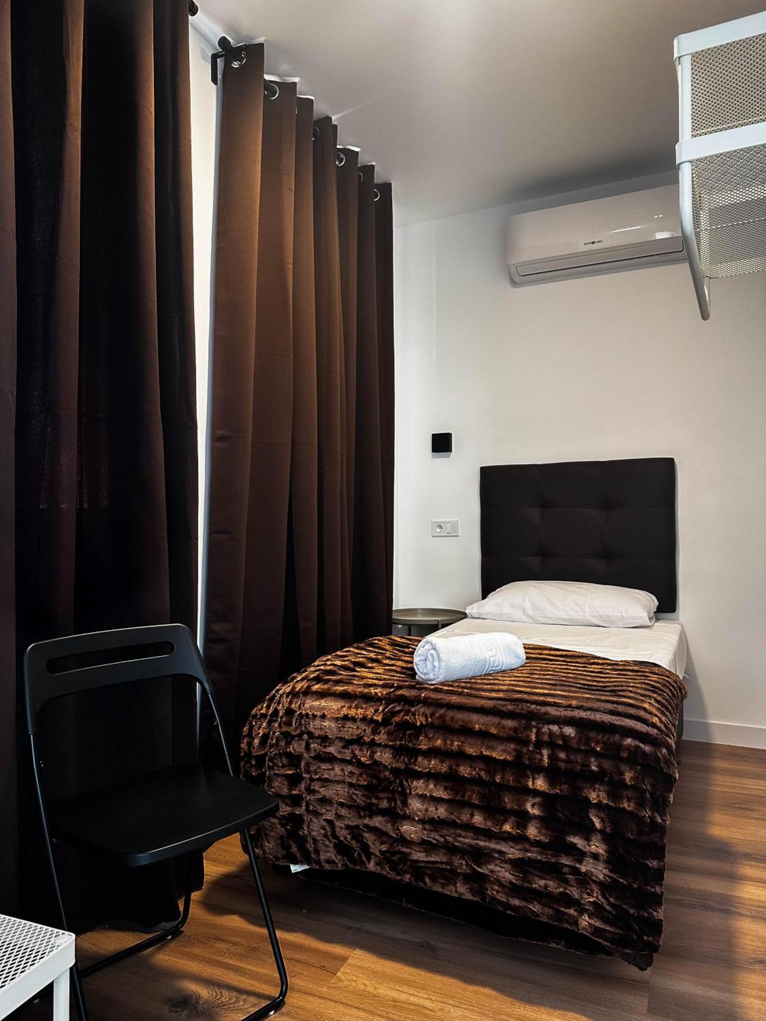 Hostal Arenal มาดริด ภายนอก รูปภาพ