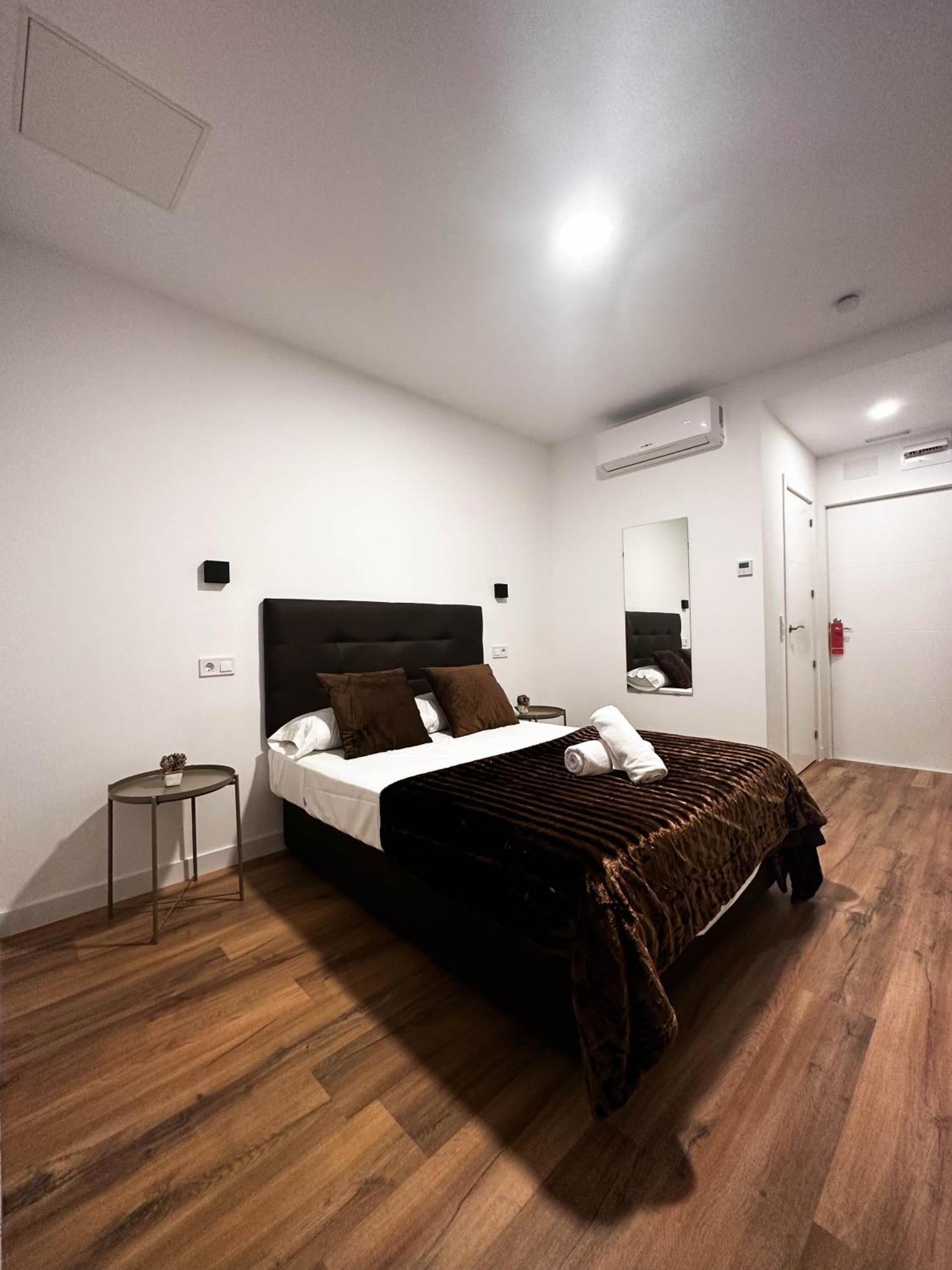 Hostal Arenal มาดริด ภายนอก รูปภาพ